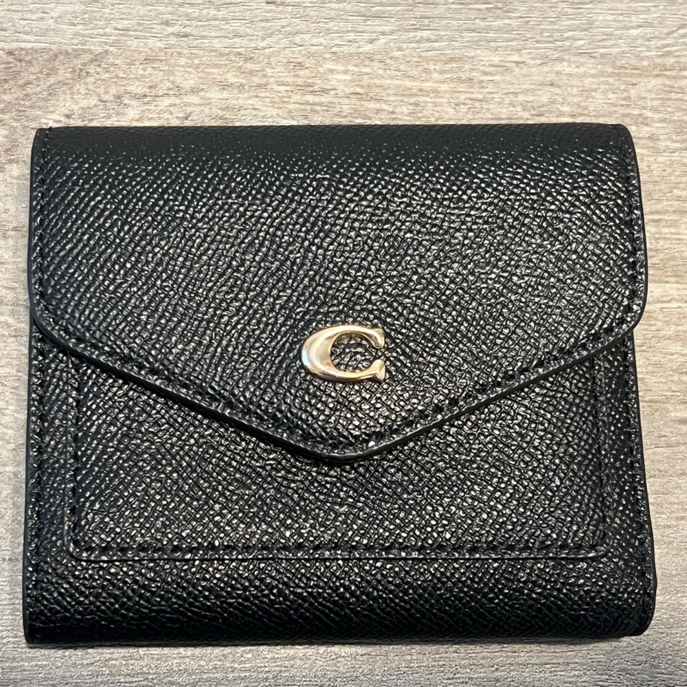 Coach Cross Grain Leather Wyn Small Wallet, Black
